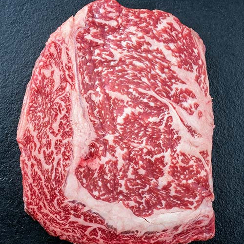 تندرلوين واجيو ترخيم 9 من ميت اند مور – لحم فاخر بطراوة استثنائية وجودة BMS 9 - ميت اند مور - Meat and More- Wagyu-Tenderloin-Steak