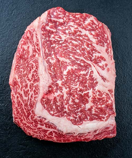 تندرلوين واجيو ترخيم 9 من ميت اند مور – لحم فاخر بطراوة استثنائية وجودة BMS 9 - ميت اند مور - Meat and More- Wagyu-Tenderloin-Steak